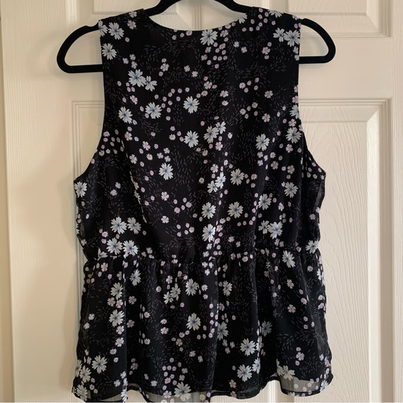 Black floral flowy peplum style top - Picture 3 of 5